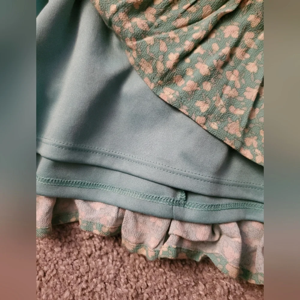 NWOT American Eagle green floral, ruffle tiered mini skirt sz. L - Picture 3 of 9